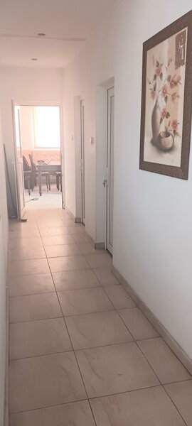 Pallady Titan, spatiu langa Reprezentanta Ford