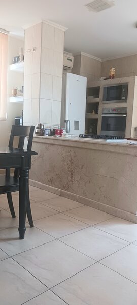 Pallady Titan, spatiu langa Reprezentanta Ford